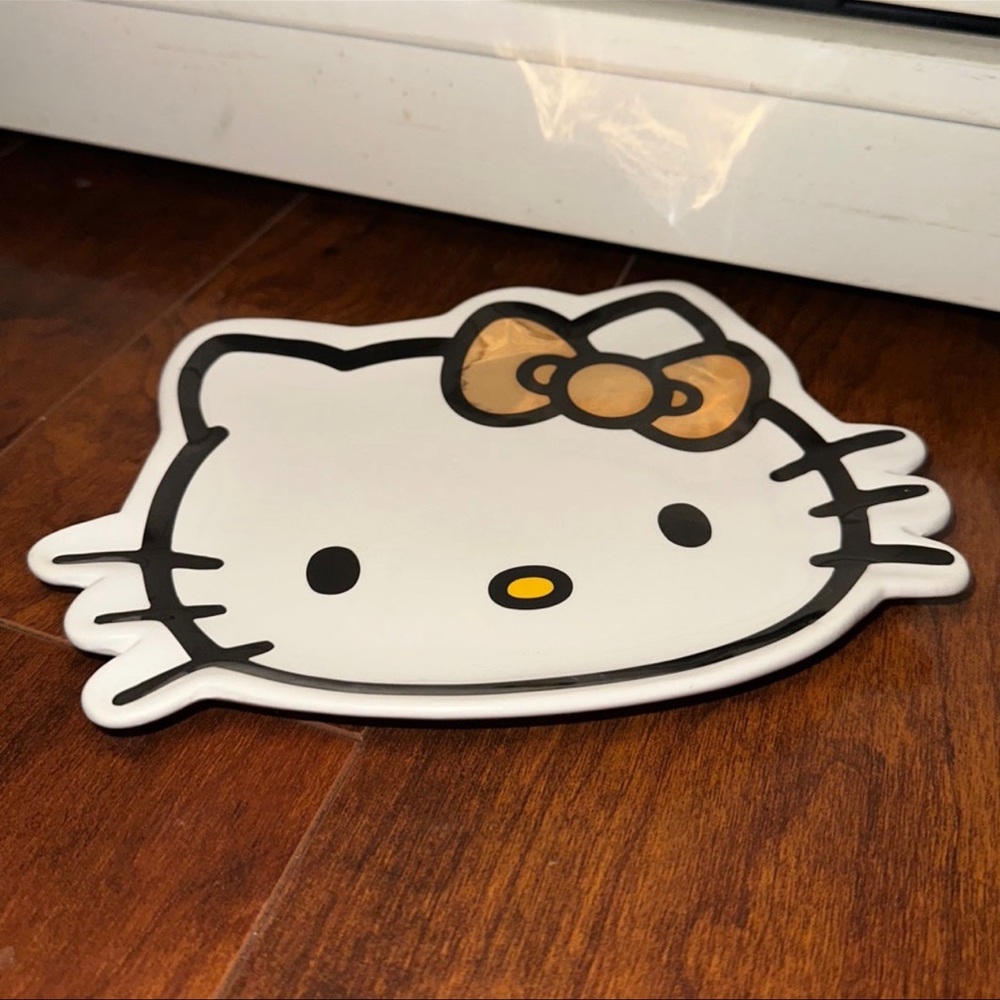 Hello Kitty Ceramic Plate - Picture 2 of 3
